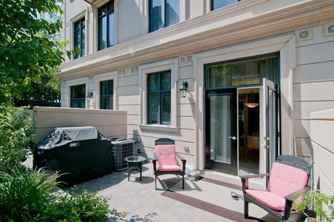 23 ELKHORN DRIVE, Unit 2. TORONTO, ON “You’ll enjoy a Lifestyle of unsurpassed comfort, luxury and elegance 